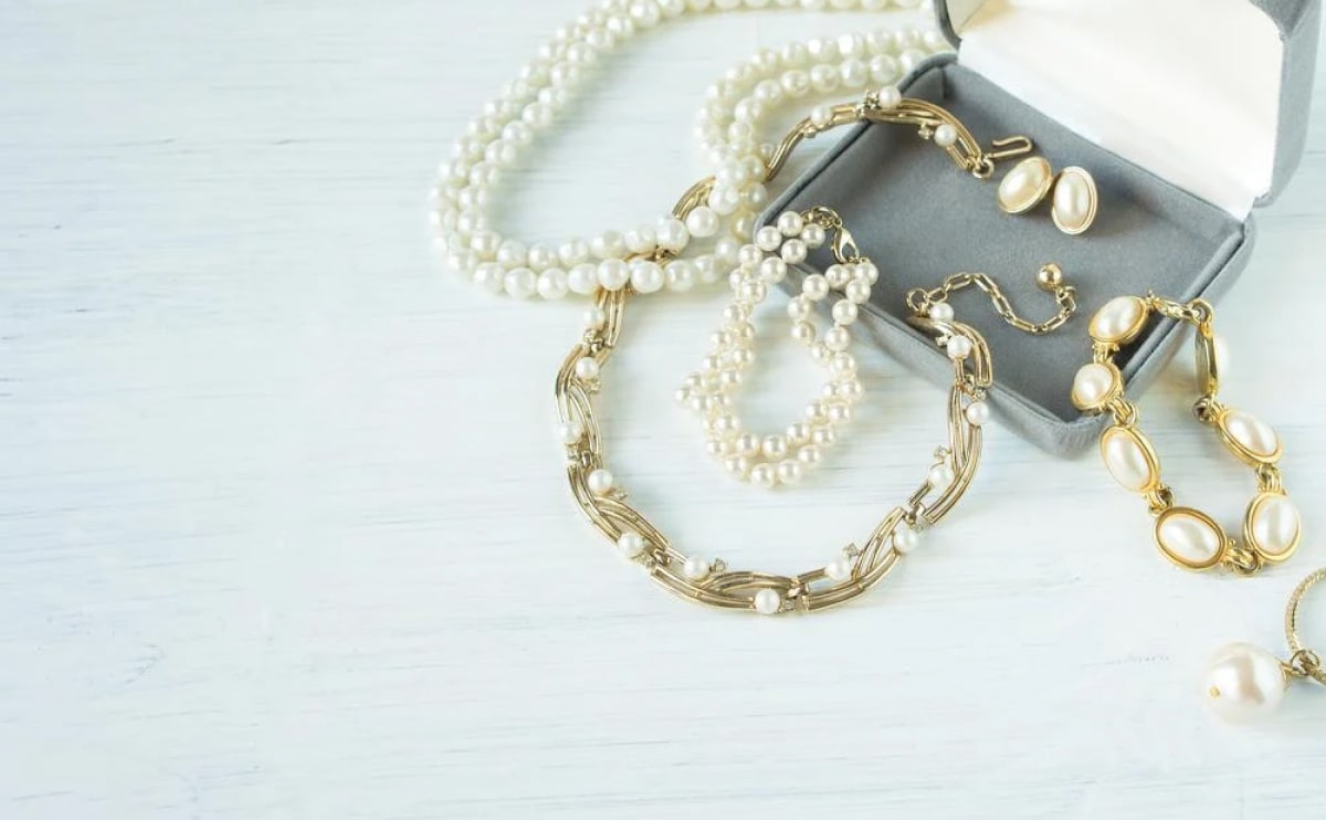 Read more about the article Reinterprets the classic bookshelf