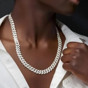 VVS1 Moissanite Cuban Link Chain Necklace - The second picture